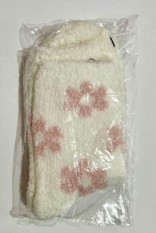 White Plush Daisy Fuzzy Socks